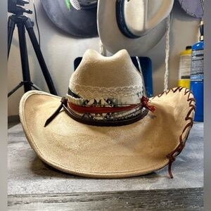 NWT Cowhide Cowgirl Hat !!